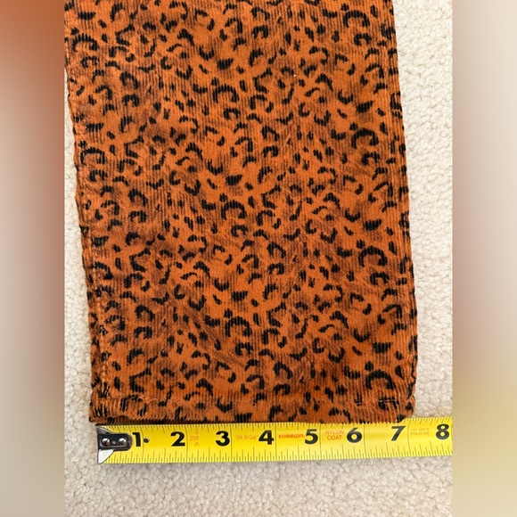 LEVI'S Wedgie Hi-Rise Corduroy Stretch Straight Jeans Leopard Animal Print sz 30 - Picture 9 of 10